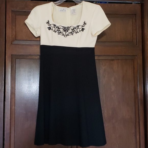 Liz Claiborne Dresses & Skirts - Liz Claiborne Dress